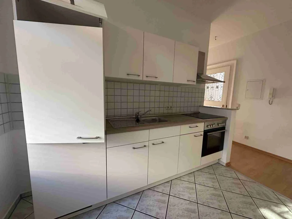 Elegante 1-Raum-Wohnung mit Loggia und Einbauküche