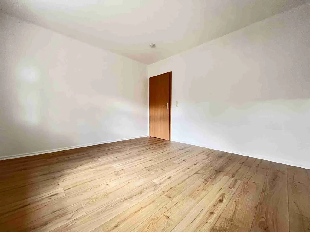 Modernisierte 2-Zimmer-Wohnung mit guter Anbindung an das örtliche Verkehrsnetz