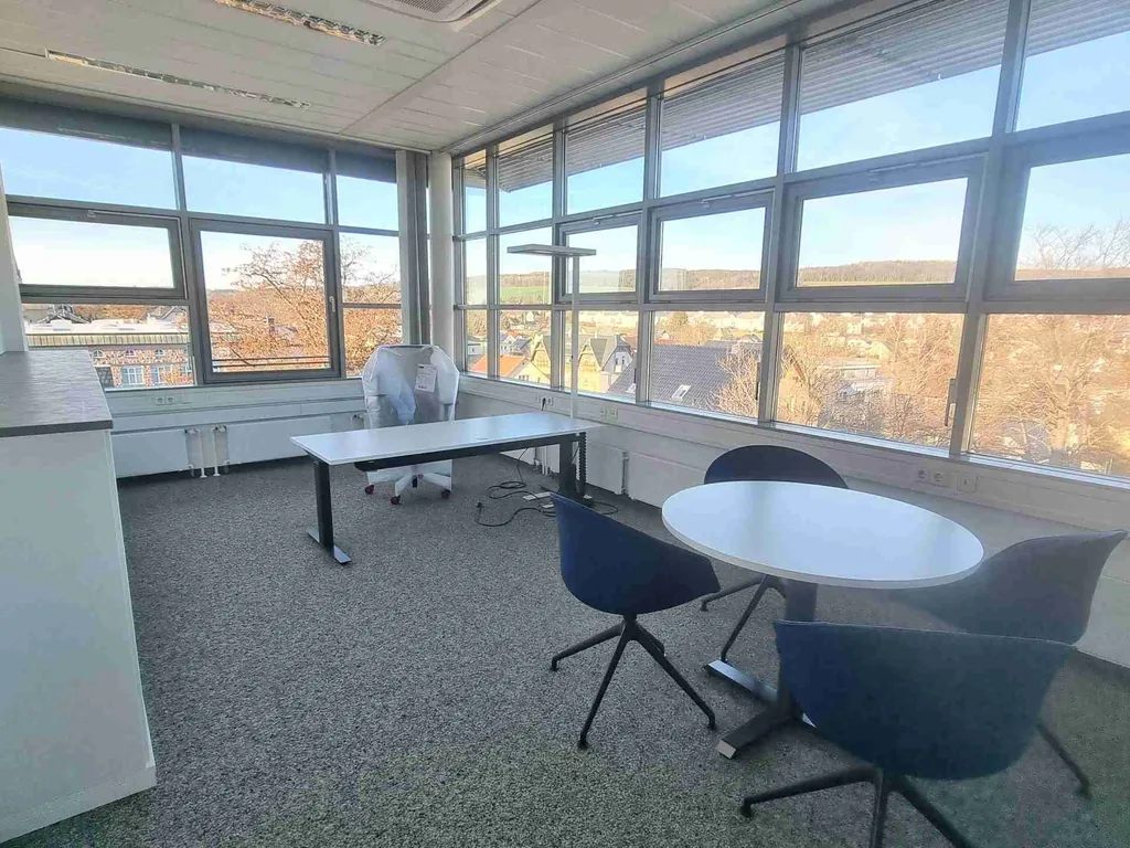 Moderne Gewerbeimmobilie mit Stil – Bürohaus in Grüna
