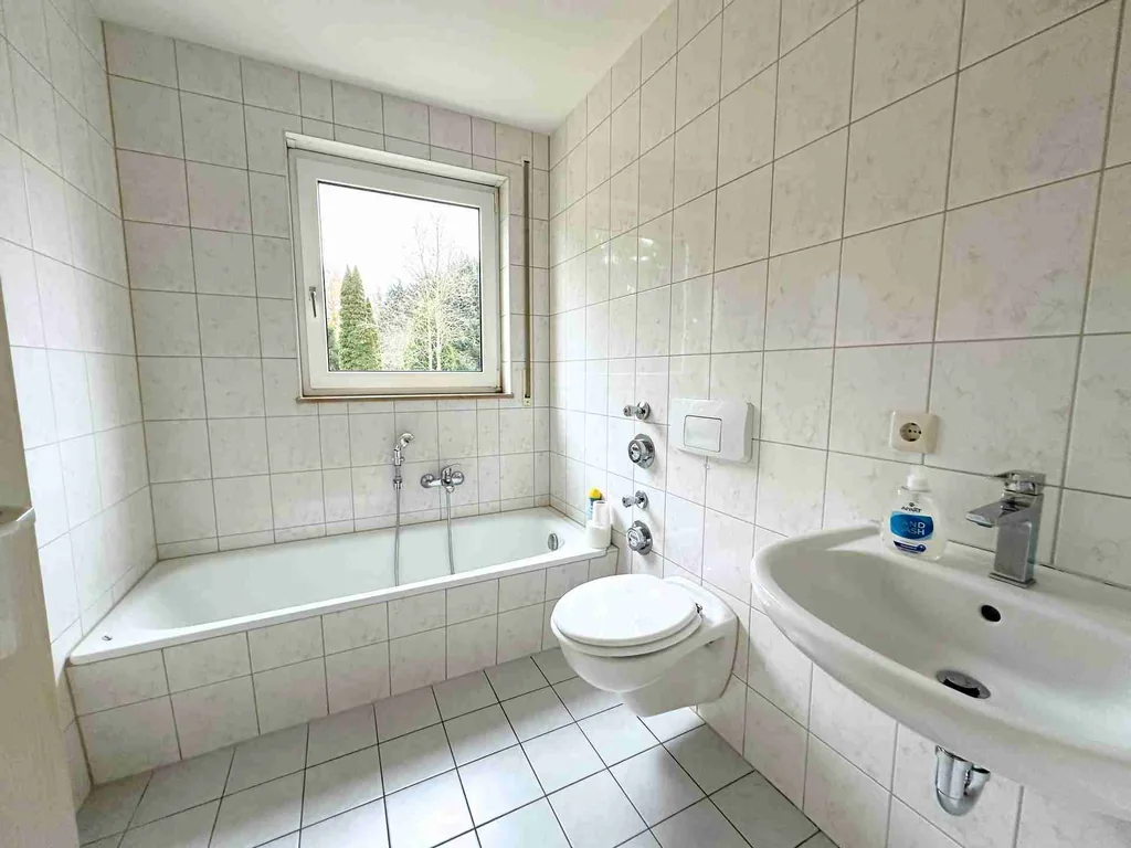 2-Zimmer-Terrassenwohnung mit hochwertiger Einbauküche und Stellplatz