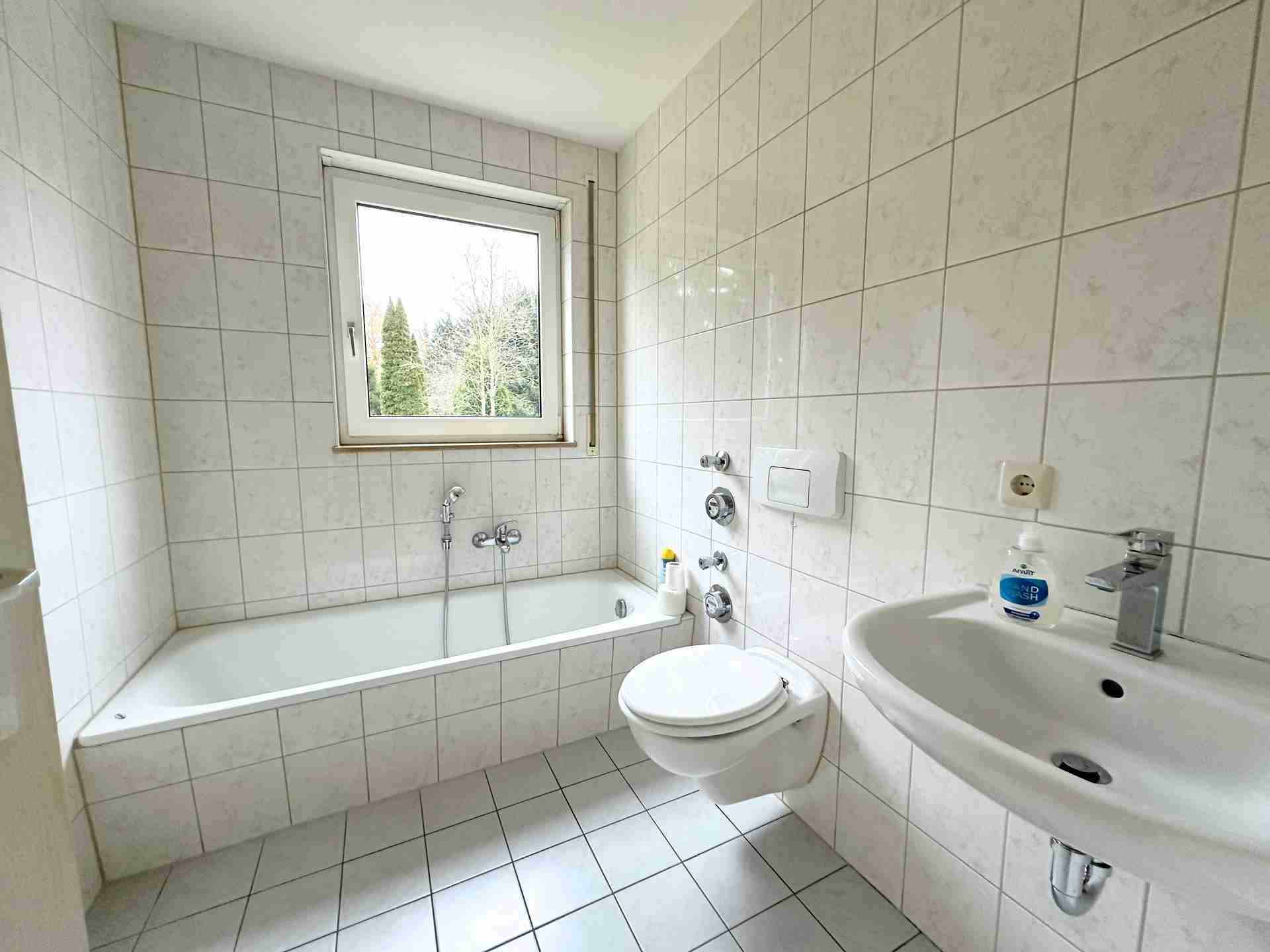 2-Zimmer-Terrassenwohnung mit hochwertiger Einbauküche und Stellplatz