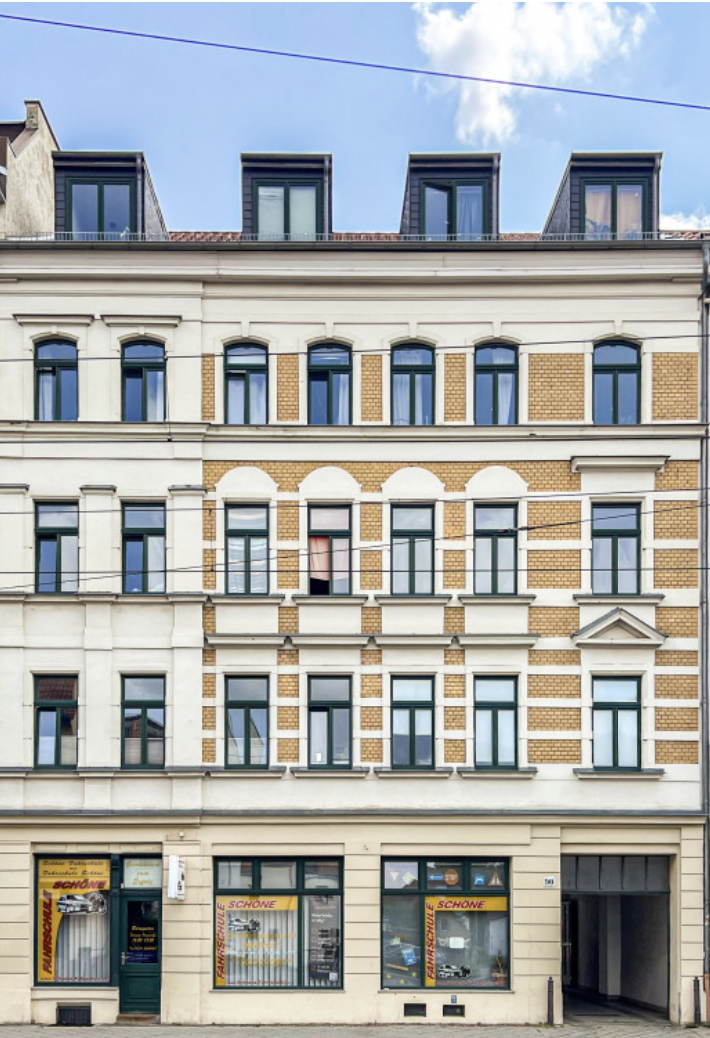 *1 Monat Nebenkostenfrei* WG geeignet: Stilvolle Dachgeschosswohnung mit Einbauküche im historischem Altbau